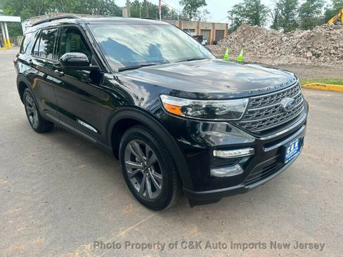 Used 2023 Ford Explorer XLT w/ Equipment Group 202A AWD/4WD image 6