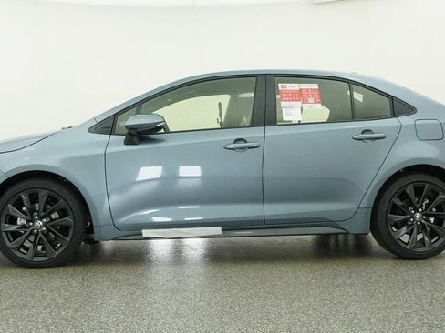 Used 2026 Toyota Corolla SE FWD image 2