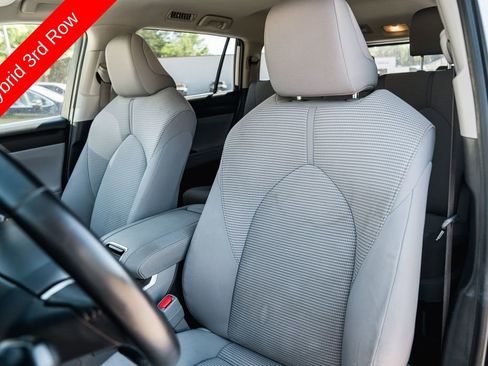 Used 2023 Toyota Highlander LE AWD/4WD image 25