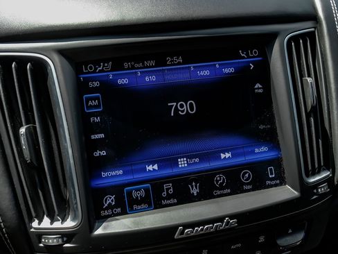 Used 2019 Maserati Levante S GranLusso image 29