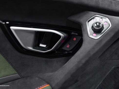 Used 2024 Lamborghini Huracan Sterrato image 21