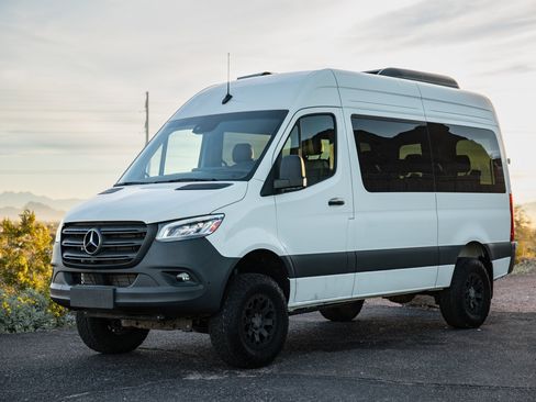 Used 2024 Mercedes-Benz Sprinter 2500 image 4