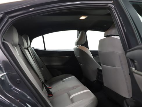 Used 2025 Toyota Camry SE image 12