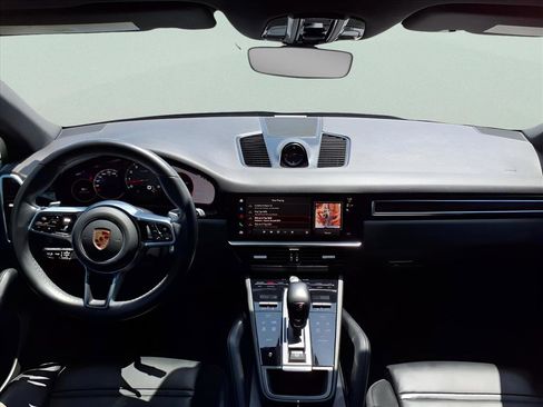 Used 2023 Porsche Cayenne image 8