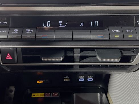 Used 2025 Toyota Camry SE FWD image 26