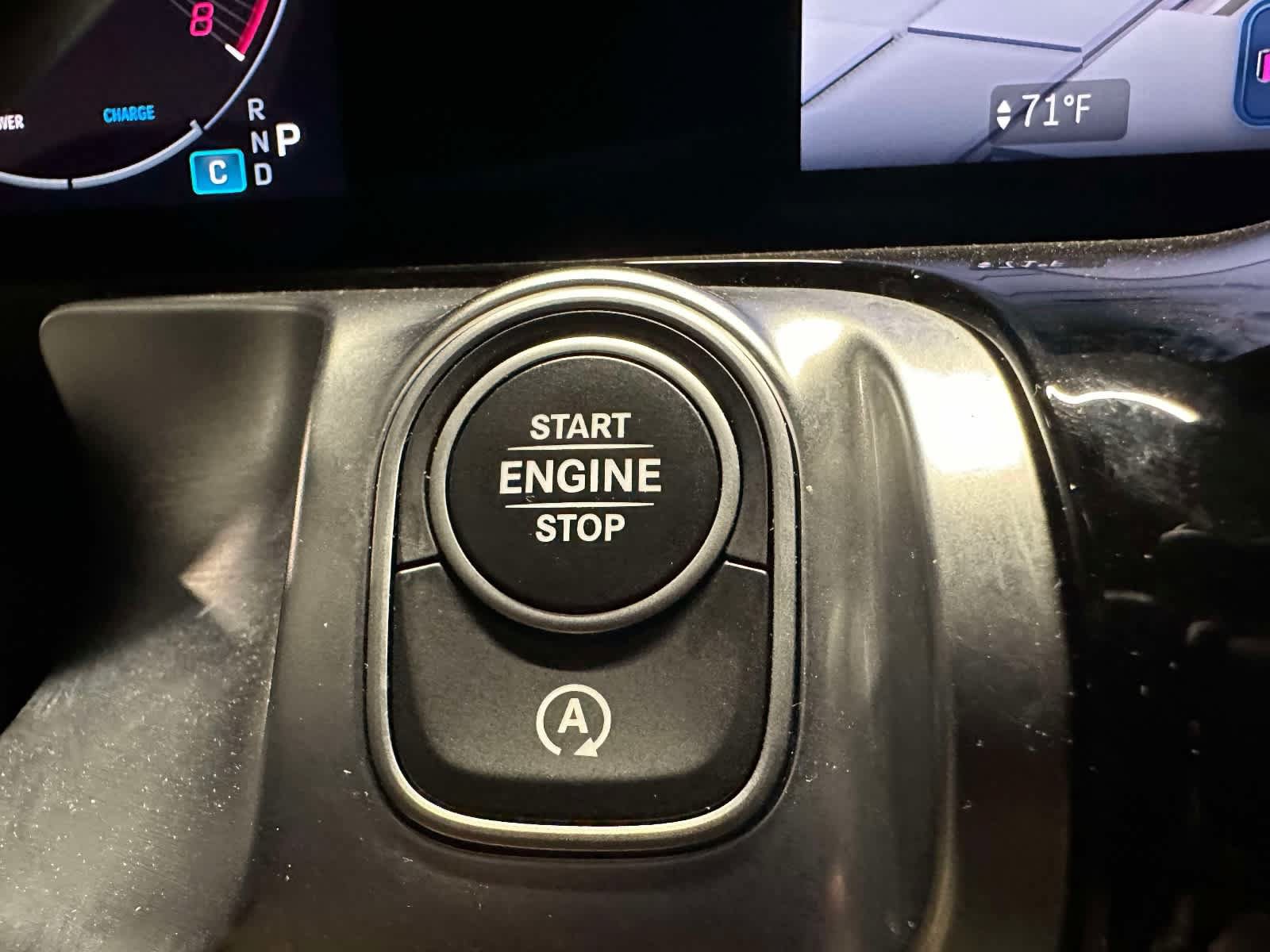 Used 2025 Mercedes-Benz GLB 250 4MATIC image 21