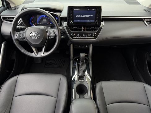 Used 2022 Toyota Corolla Cross XLE w/ Convenience Package FWD image 11