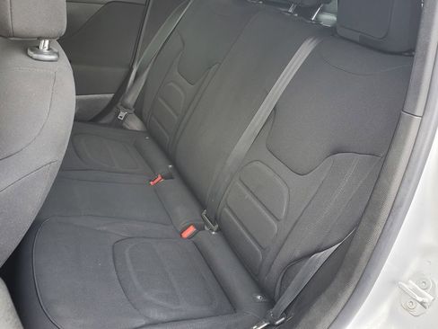 Used 2018 Jeep Renegade Latitude image 19