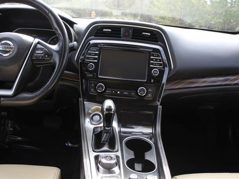 Used 2018 Nissan Maxima Platinum w/ Interior Lighting Package image 14