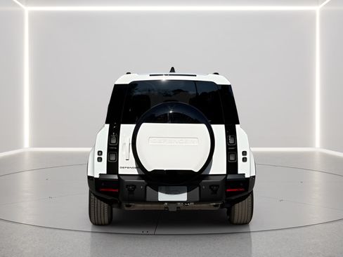 Used 2026 Land Rover Defender 110 X-Dynamic SE AWD/4WD image 4