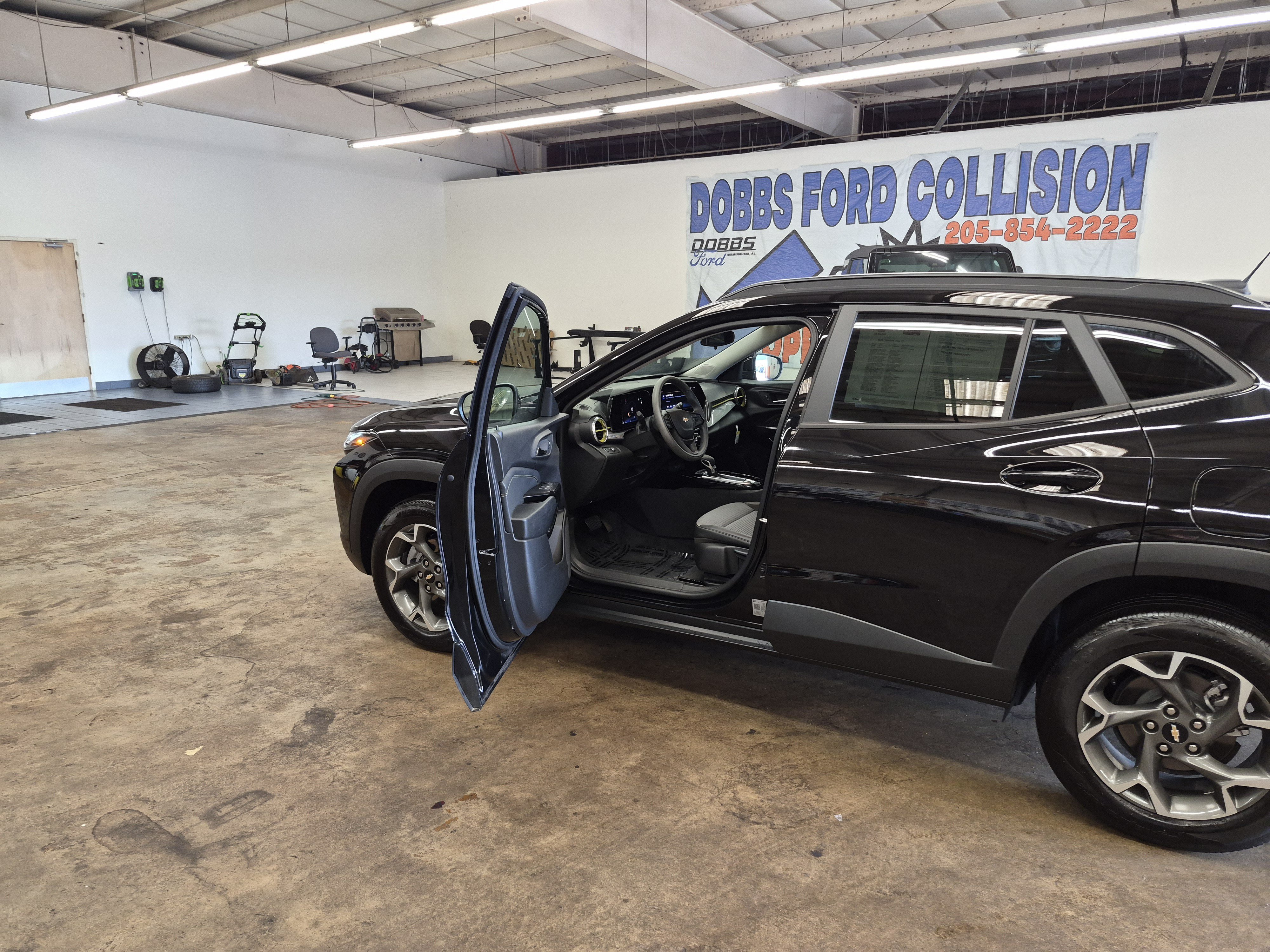 Used 2025 Chevrolet Trax LT FWD image 7