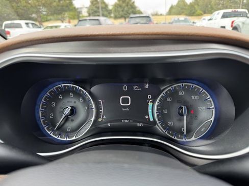 Used 2018 Chrysler Pacifica Limited w/ Advanced Safetytec Group FWD image 13