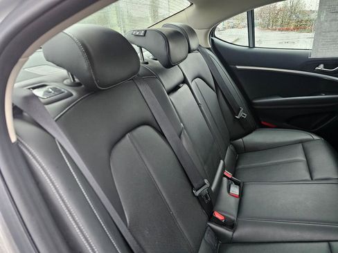 Used 2023 Genesis G70 2.0T image 16