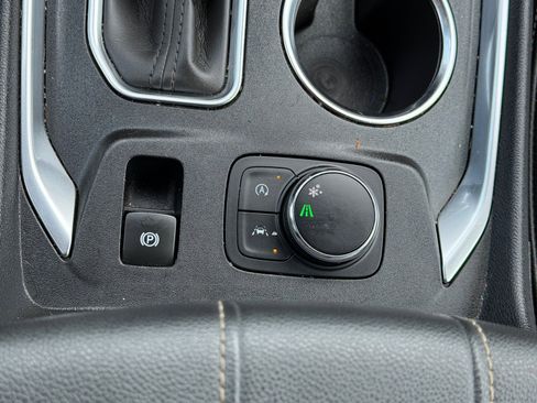 Used 2022 Chevrolet Traverse LT w/ LT Premium Package FWD image 26