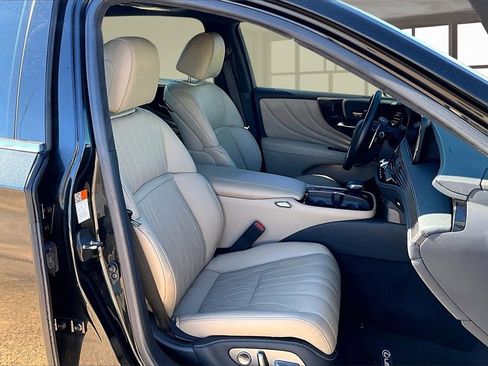 Used 2022 Lexus LS 500 image 7