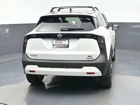New 2026 Nissan Kicks SR w/ SR Premium Package FWD image 5