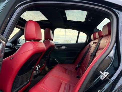 Used 2022 Alfa Romeo Giulia Veloce image 15