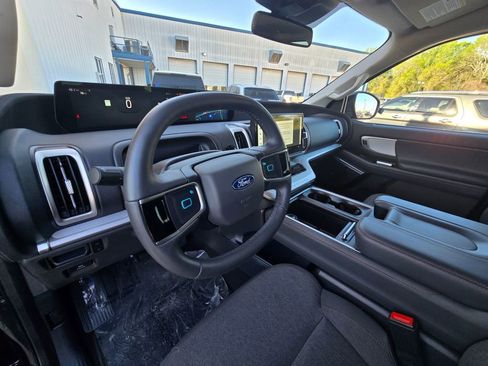 Used 2025 Ford Expedition Active RWD image 15