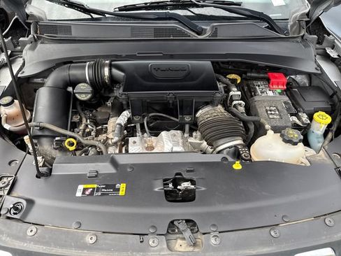 Used 2024 Jeep Compass Latitude AWD/4WD image 27