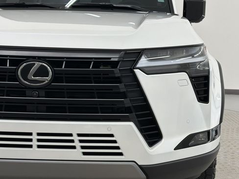 Certified 2025 Lexus GX 550 AWD/4WD image 13
