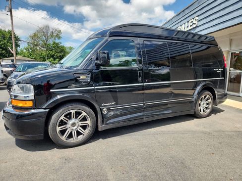 Used 2018 Chevrolet Express 2500 w/ Enhanced Convenience Package image 1