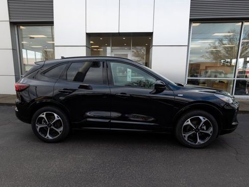 Certified 2025 Ford Escape ST-Line Elite w/ Premium Technology Package AWD/4WD image 2