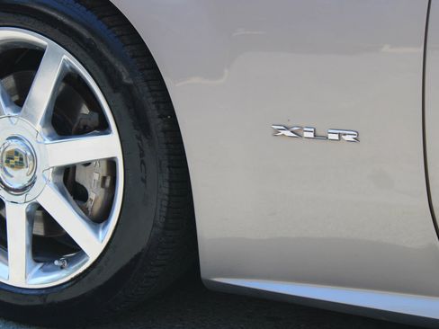 Used 2005 Cadillac XLR RWD image 29