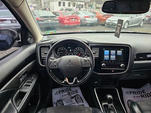 Used 2020 Mitsubishi Outlander LE image 18