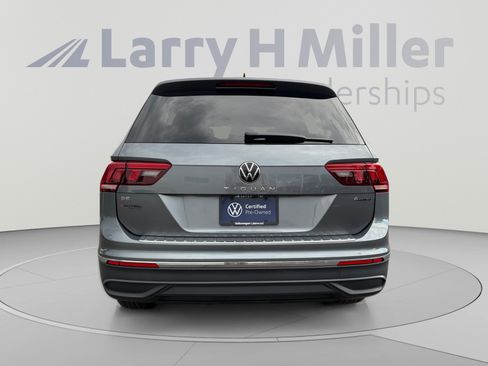Certified 2023 Volkswagen Tiguan SE w/ Panoramic Sunroof Package AWD/4WD image 4