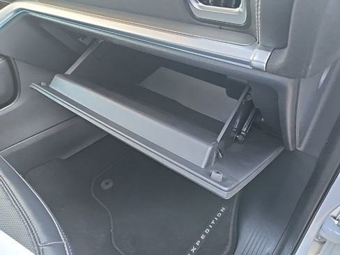 Used 2025 Ford Expedition Platinum AWD/4WD image 81