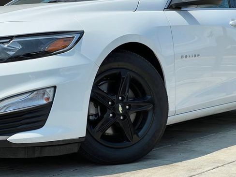 Used 2022 Chevrolet Malibu LS FWD image 2