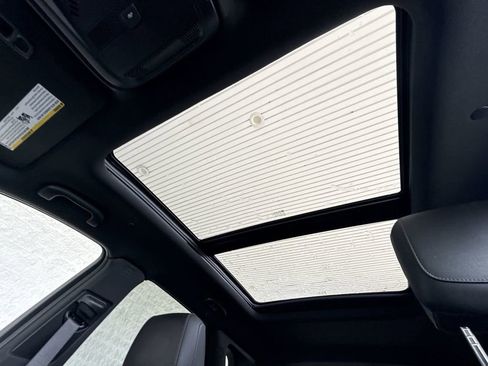 Certified 2025 Cadillac XT5 Premium Luxury image 19