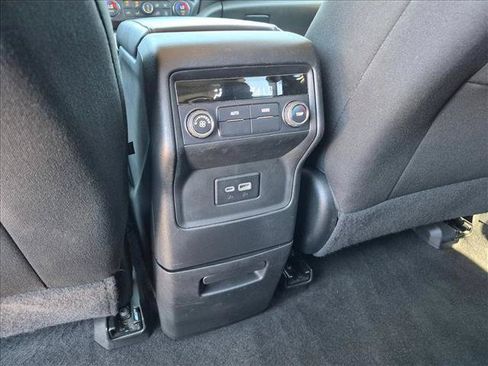 Used 2023 GMC Acadia SLE FWD image 16