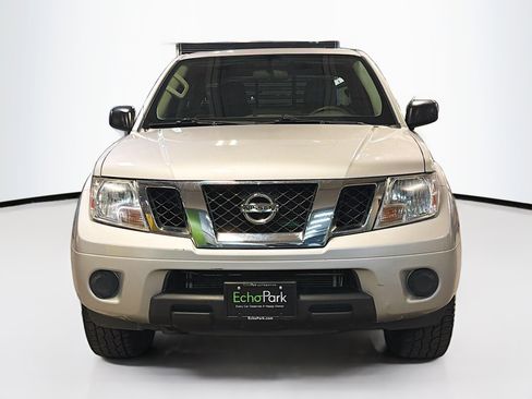 Used 2019 Nissan Frontier SV image 2