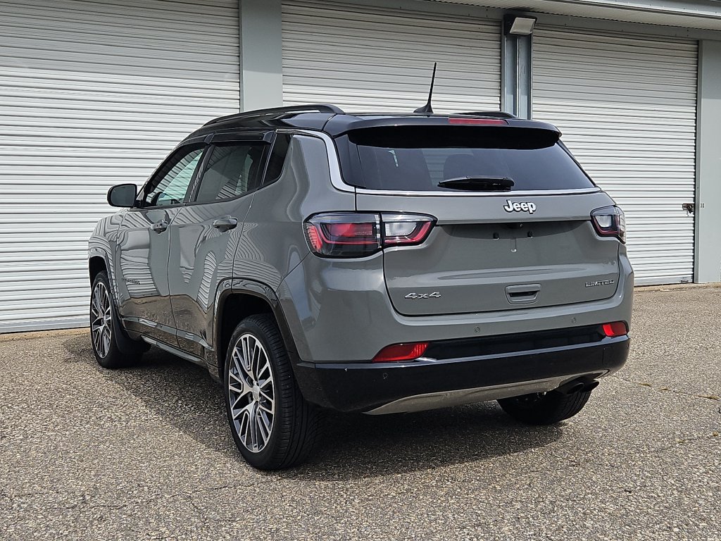 Used 2022 Jeep Compass Limited w/ Elite Group AWD/4WD image 3