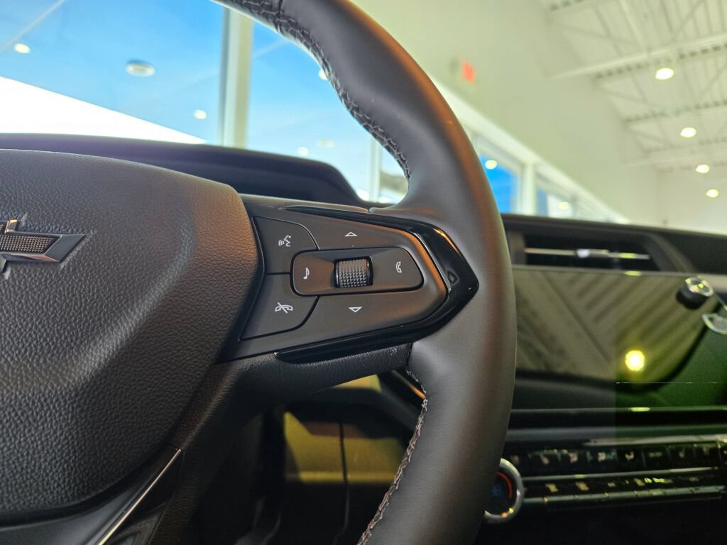 Used 2027 Chevrolet Bolt RS FWD image 23