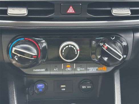 Used 2022 Hyundai Kona SE image 26