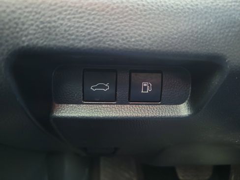 Used 2023 Toyota Crown Limited image 18