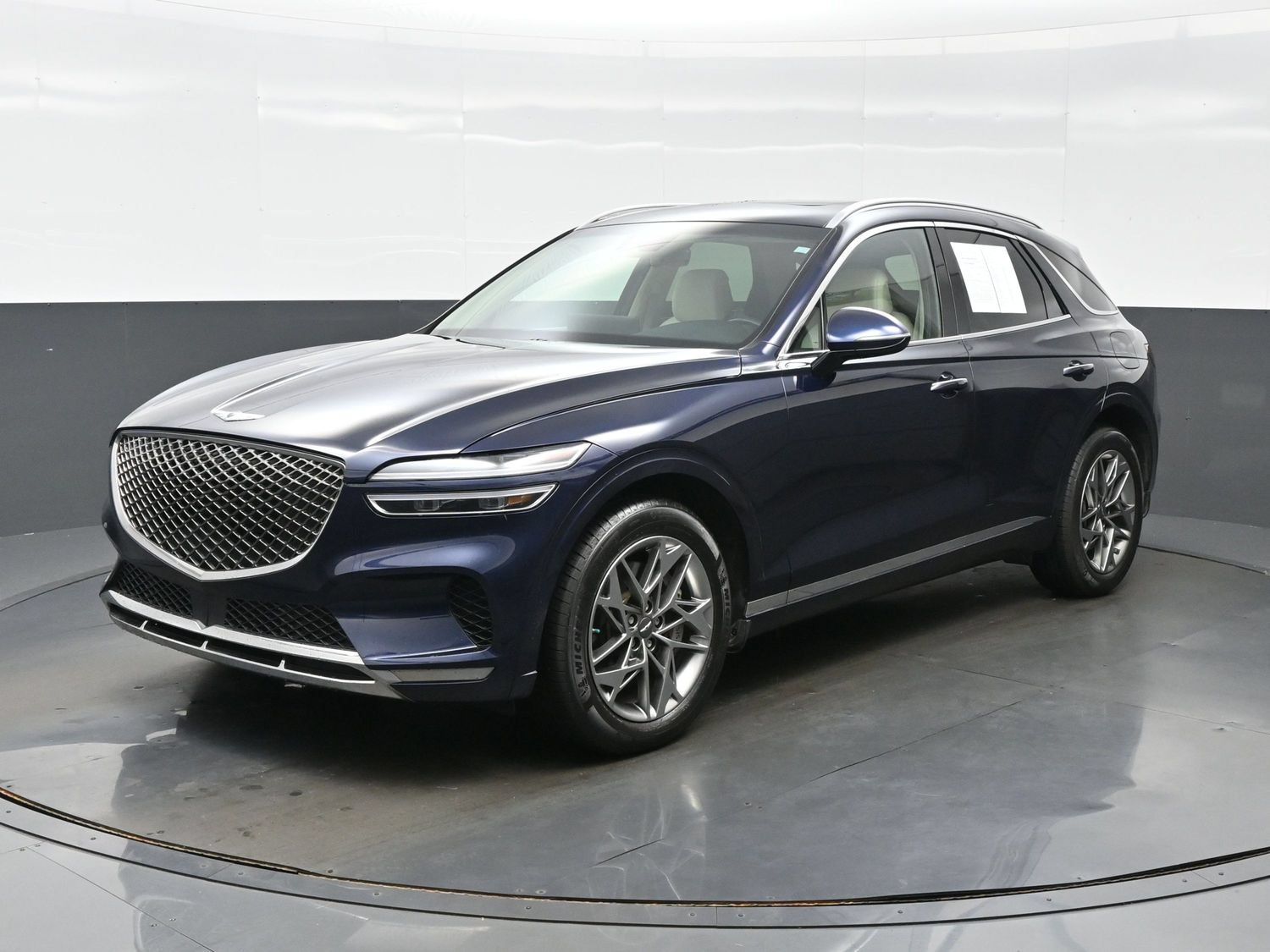 Used 2025 Genesis GV70 2.5T w/ Select Package AWD/4WD image 2