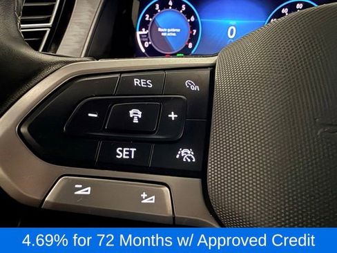 Used 2025 Volkswagen Atlas Cross Sport SE FWD image 22
