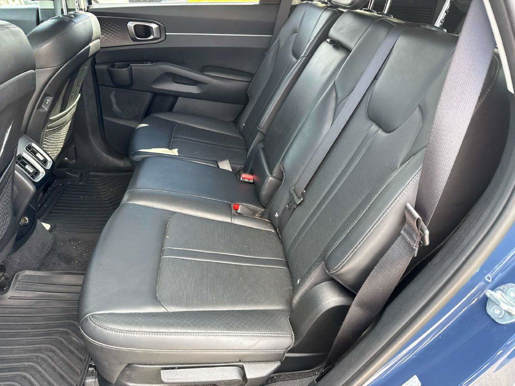 Certified 2025 Kia Sorento S w/ Panoramic Sunroof Package FWD image 6