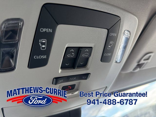 Used 2025 Toyota Sienna LE w/ LE Plus Package FWD image 21