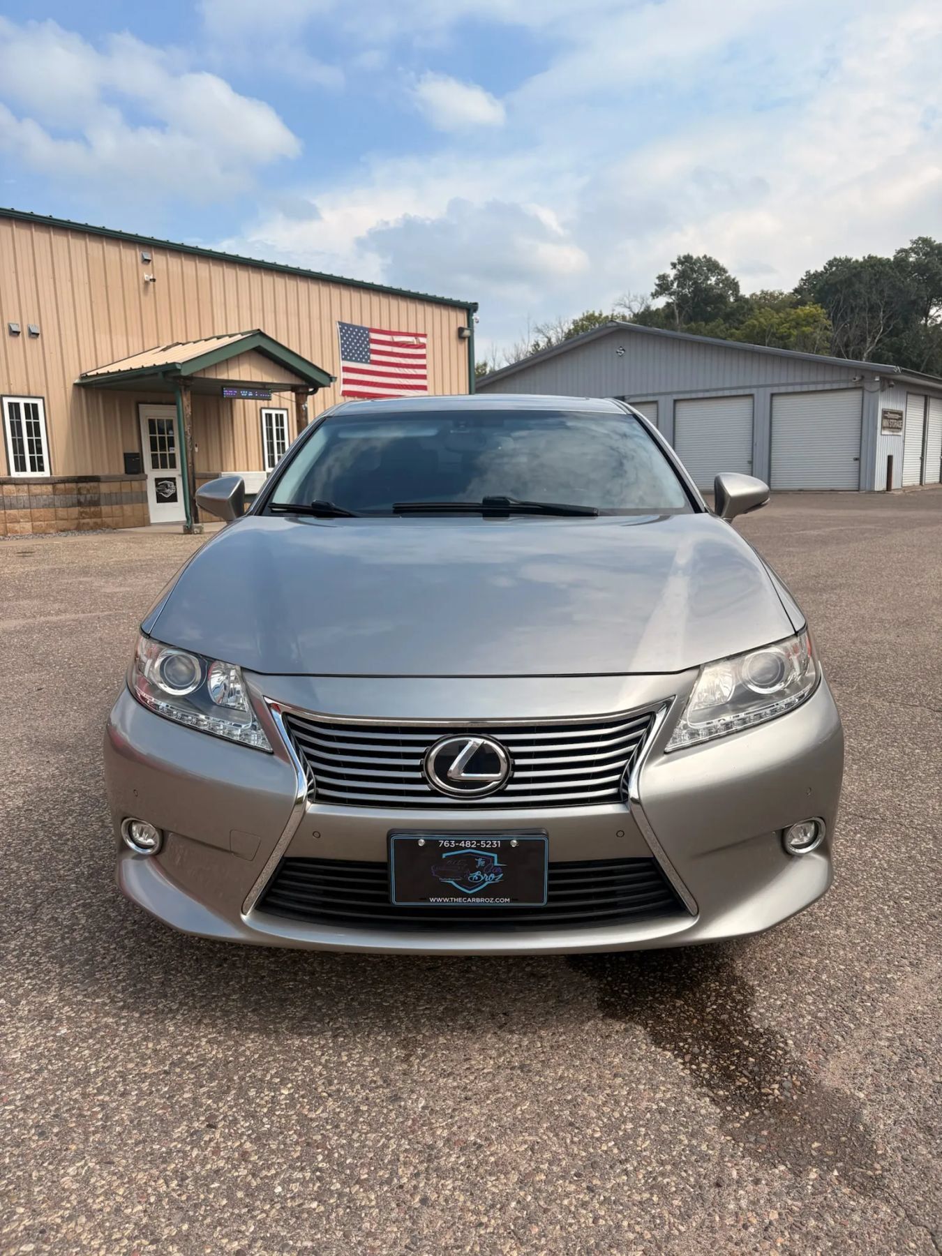 Used 2015 Lexus ES 350 w/ Luxury Package FWD image 2