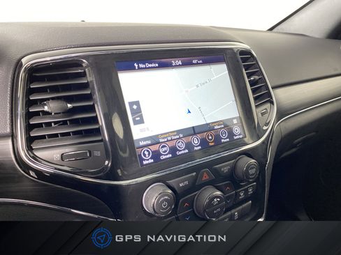 Used 2022 Jeep Grand Cherokee Limited image 4