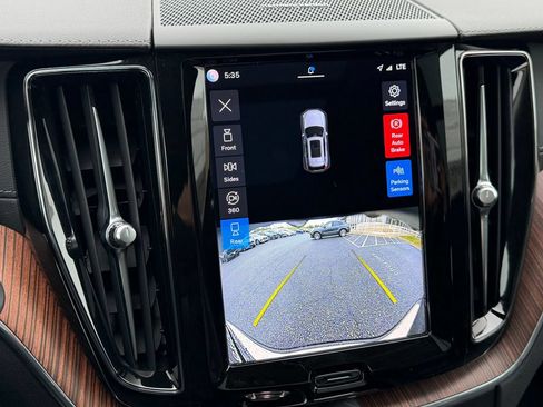 Certified 2023 Volvo XC60 B5 Ultimate w/ Climate Package AWD/4WD image 28