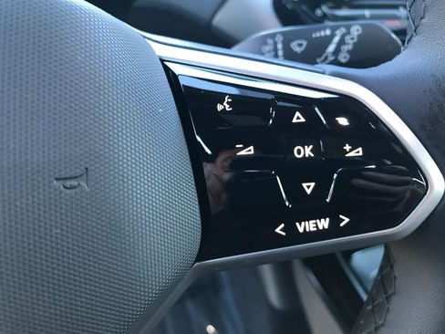 Used 2023 Volkswagen ID.4 Pro S Plus image 19