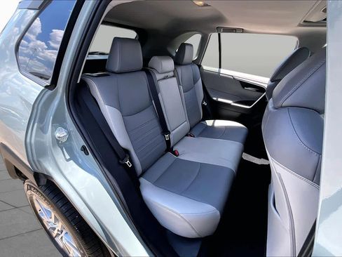 Used 2020 Toyota RAV4 XLE Premium FWD image 21
