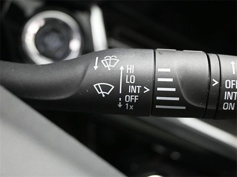 Certified 2025 Chevrolet Trax RS w/ Sunroof Package image 24