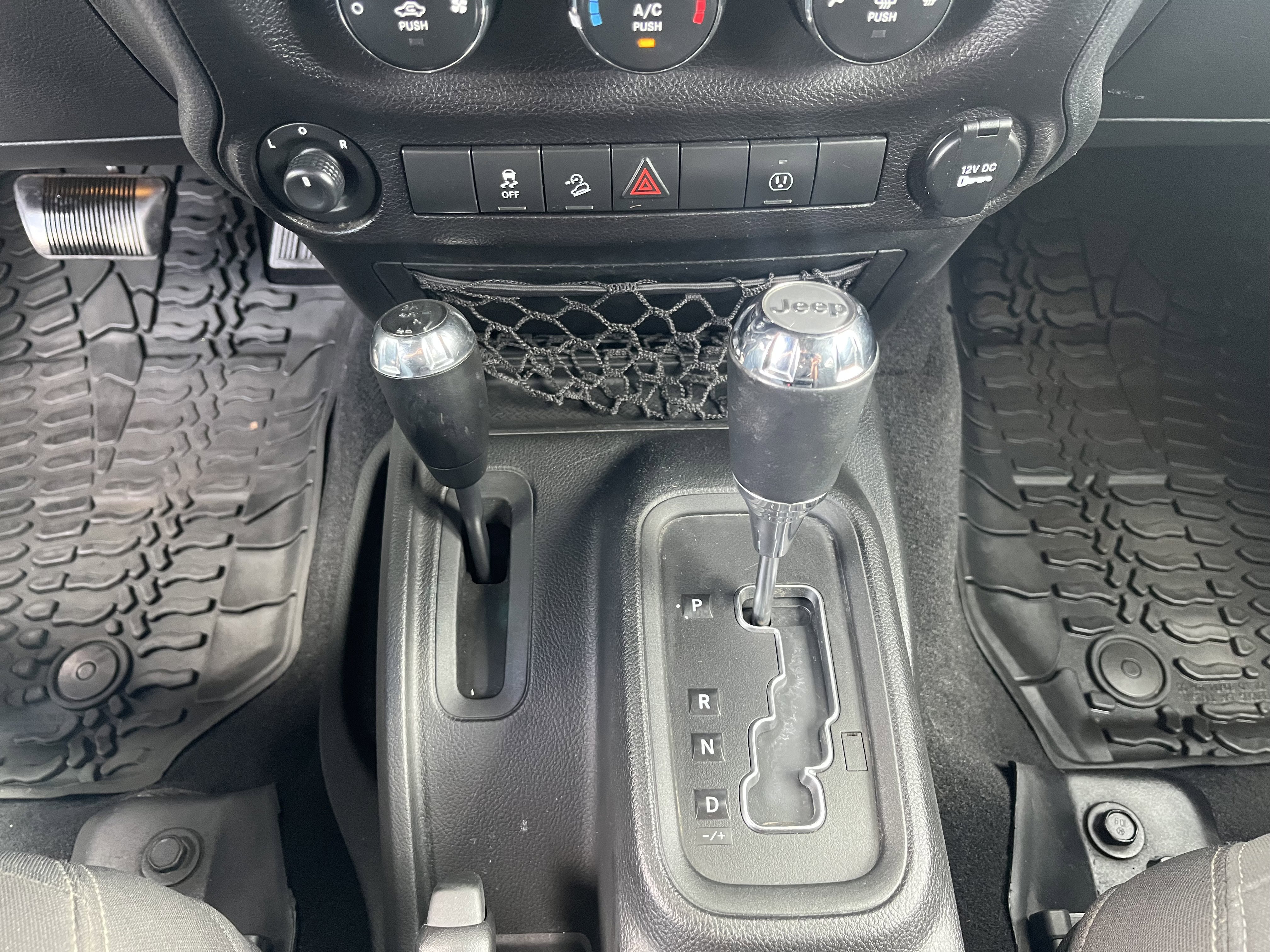 Used 2017 Jeep Wrangler Unlimited Rubicon w/ Connectivity Group AWD/4WD image 17