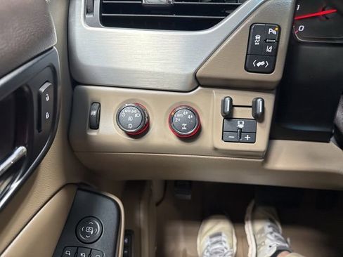 Used 2015 GMC Yukon SLT w/ Open Road Package image 11